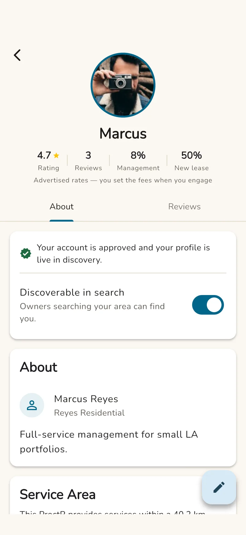 A property manager's public profile showing rating, review count, management rate, new-lease fee and service area